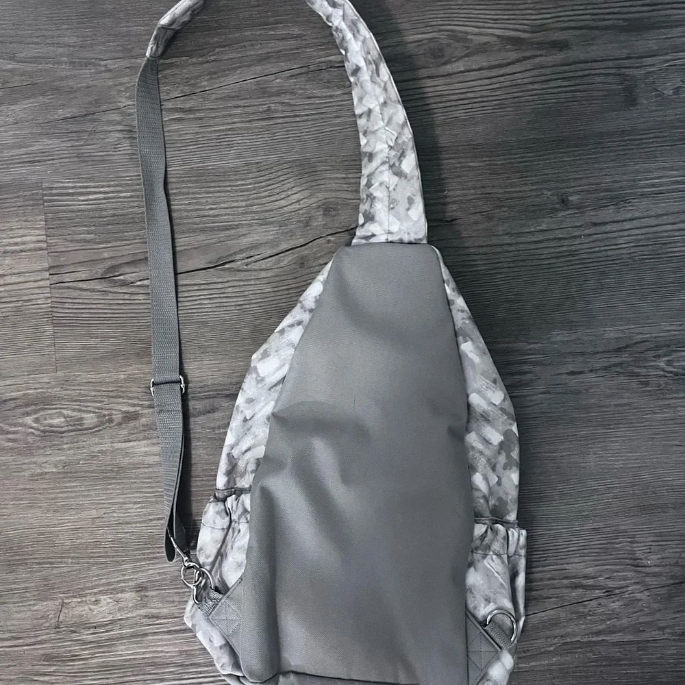 Thirty-One Gray Patterned Backpack - Picture 2 of 4